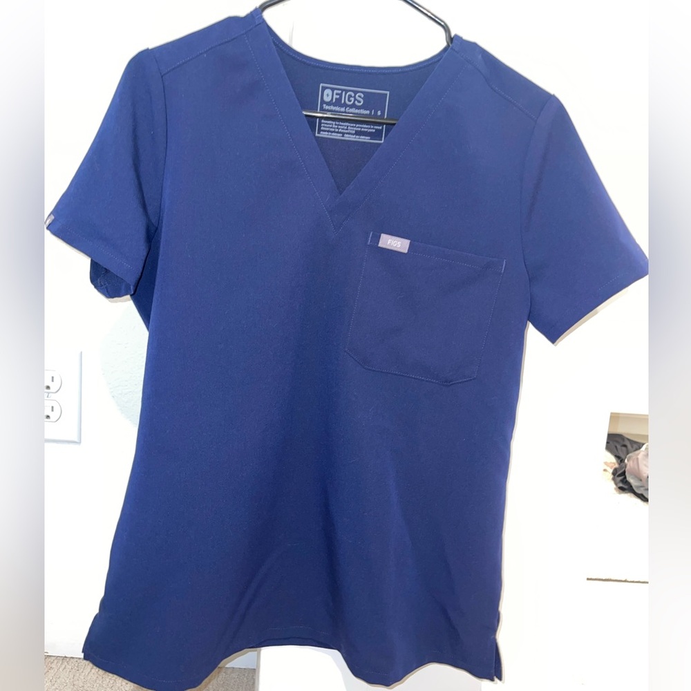 Figs Navy Catarina One-Pocket Scrub Top